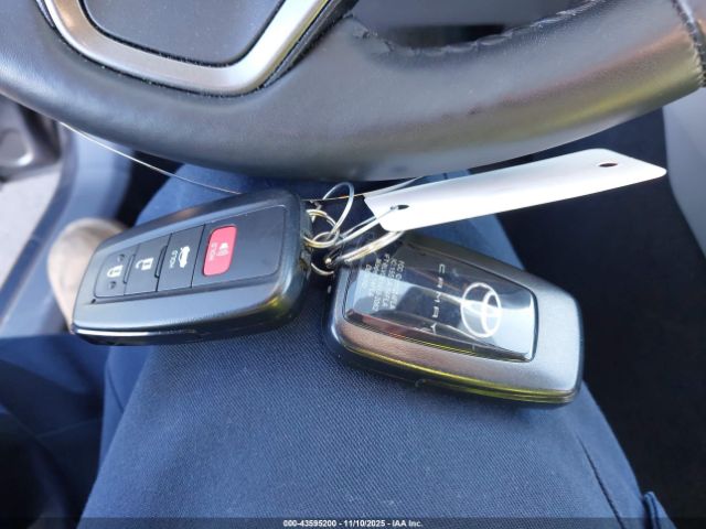 Toyota Camry Se Image 13