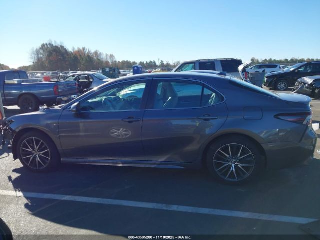 Toyota Camry Se Image 16