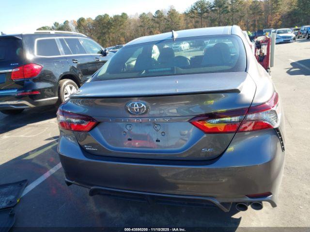 Toyota Camry Se Image 2