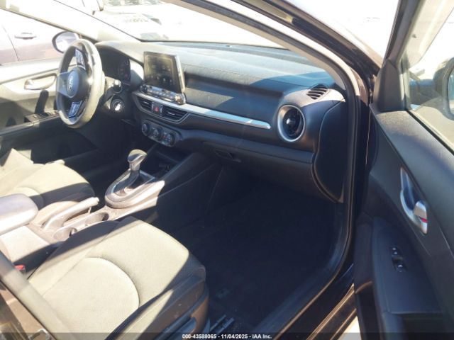 Kia Forte Fe Image 4