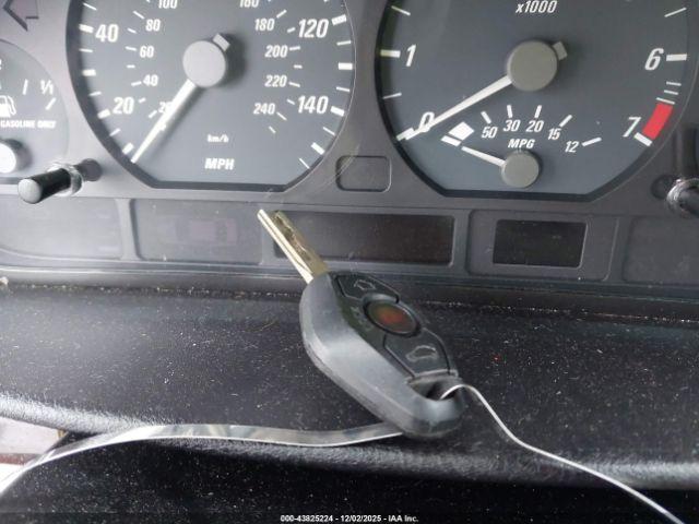 BMW 3 Series Image 10