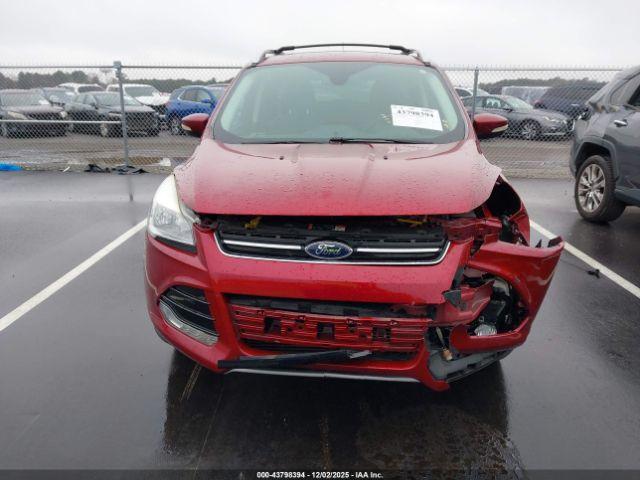 Ford Escape Titanium Image 16