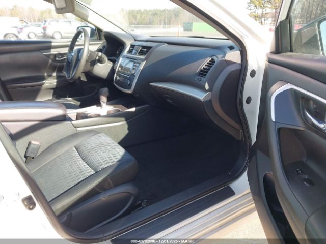 Nissan Altima Image 6