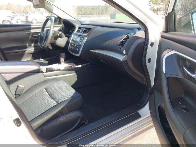 Nissan Altima Image 6