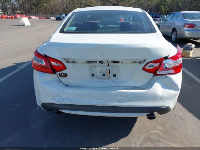 Nissan Altima Image 5