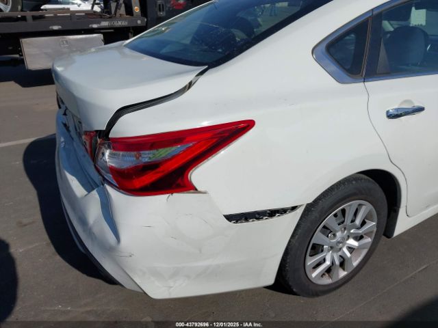 Nissan Altima Image 12