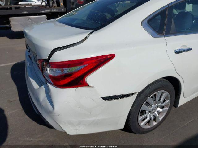 Nissan Altima Image 12