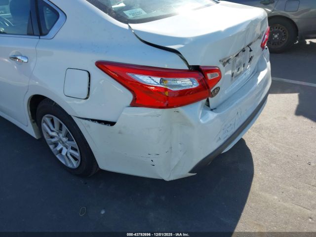 Nissan Altima Image 11