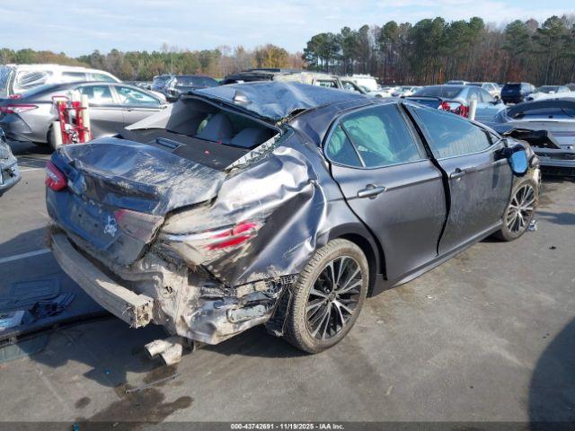 Toyota Camry Se Image 15