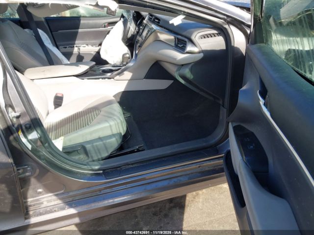 Toyota Camry Se Image 4