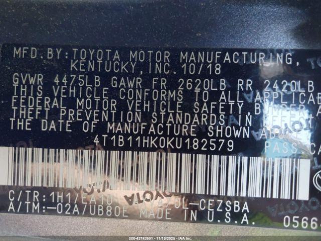 Toyota Camry Se Image 8