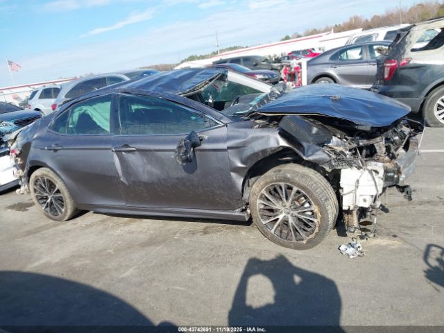 Toyota Camry Se Image 9