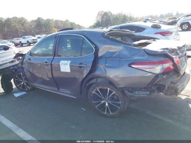 Toyota Camry Se Image 14