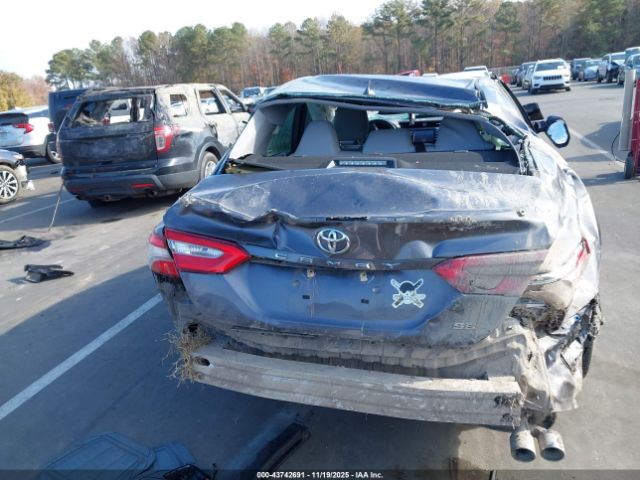 Toyota Camry Se Image 16