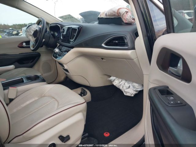 Chrysler Pacifica Limited Image 6