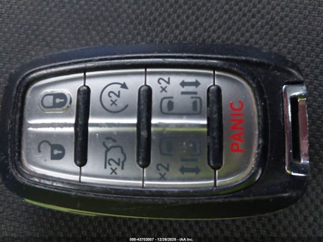 Chrysler Pacifica Limited Image 14