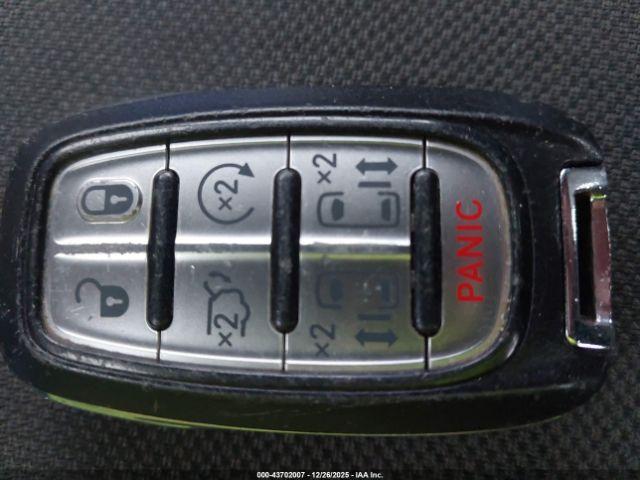 Chrysler Pacifica Limited Image 14