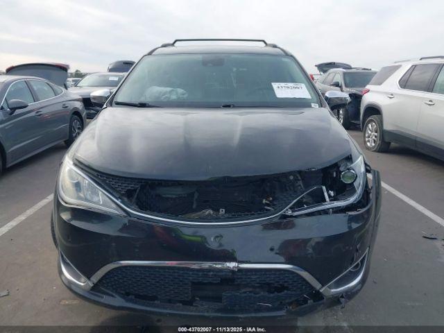 Chrysler Pacifica Limited Image 16