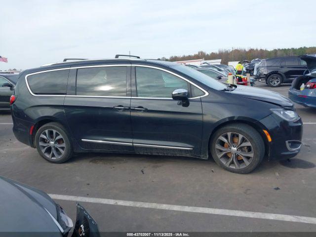 Chrysler Pacifica Limited Image 15