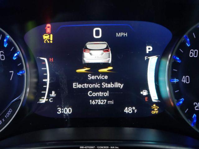 Chrysler Pacifica Limited Image 2