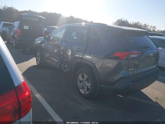 Toyota RAV4 Xle Image 13