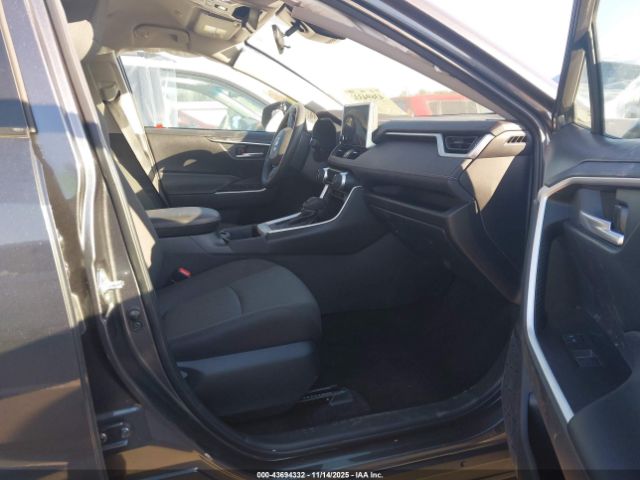 Toyota RAV4 Xle Image 3