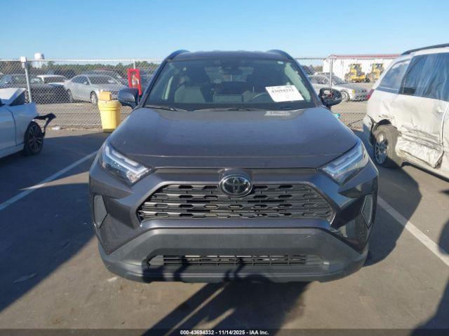 Toyota RAV4 Xle Image 12