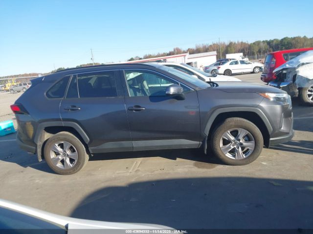 Toyota RAV4 Xle Image 11