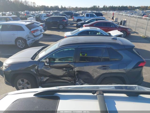 Toyota RAV4 Xle Image 16