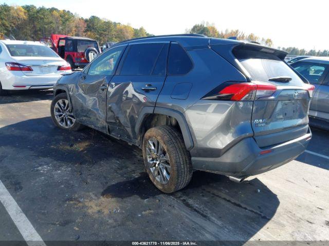 Toyota RAV4 Xle Premium Image 4