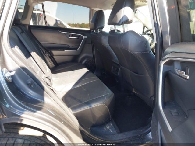 Toyota RAV4 Xle Premium Image 6