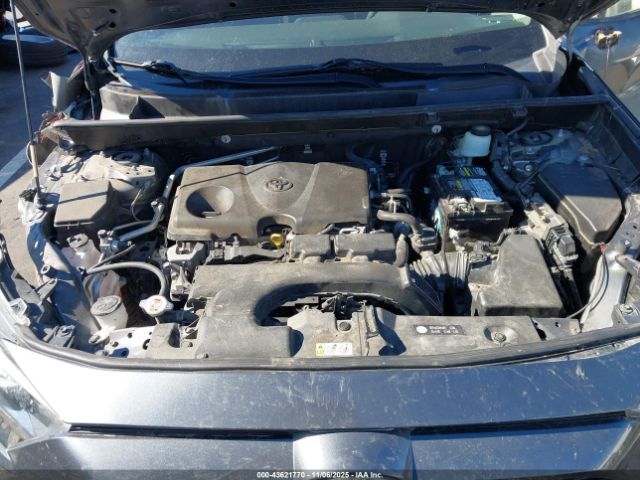 Toyota RAV4 Xle Premium Image 9