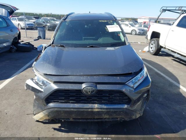 Toyota RAV4 Xle Premium Image 12