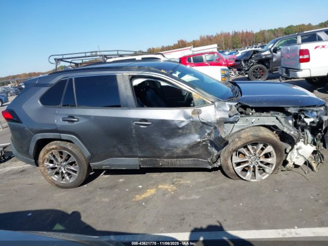 Toyota RAV4 Xle Premium Image 11