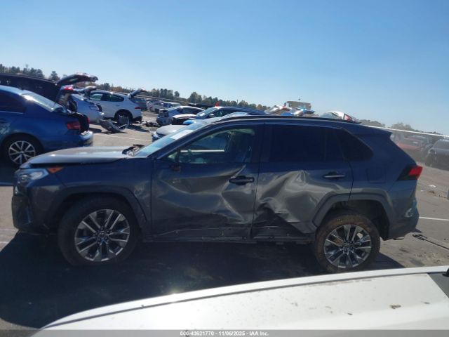 Toyota RAV4 Xle Premium Image 13