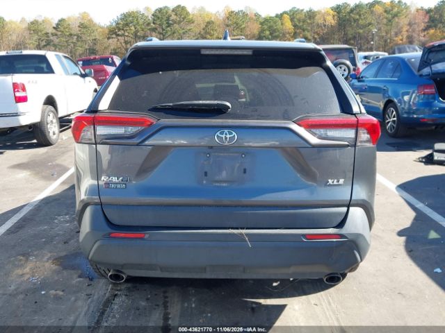 Toyota RAV4 Xle Premium Image 15