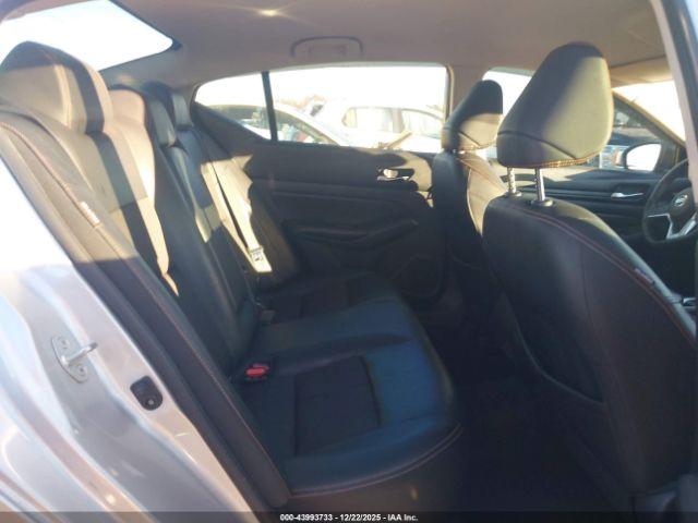 Nissan Altima 2.5 Sr Image 6