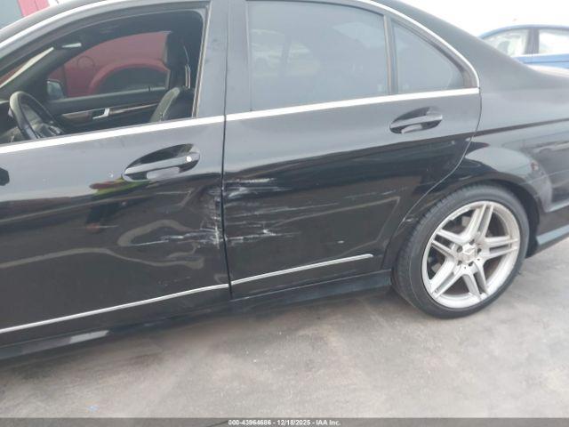 Mercedes-Benz C-Class Sport Image 13