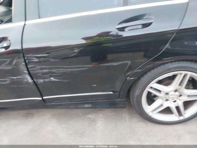 Mercedes-Benz C-Class Sport Image 12