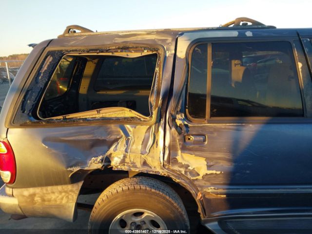 Ford Explorer Xlt Image 4