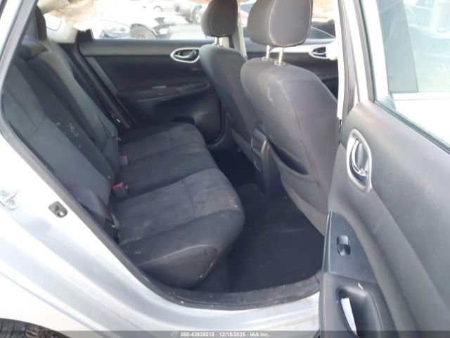 Nissan Sentra Image 8