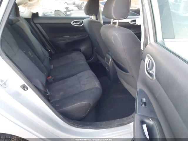 Nissan Sentra Image 8