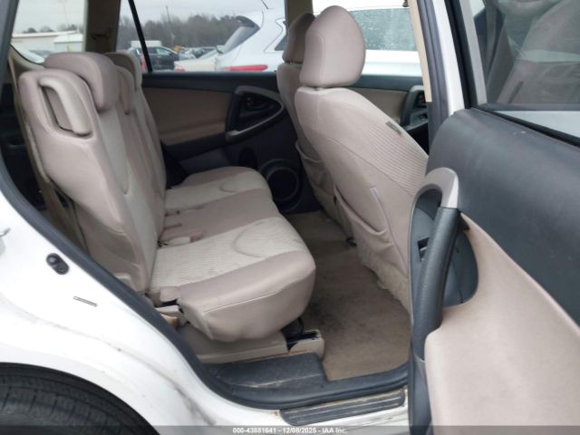 Toyota RAV4 Image 17