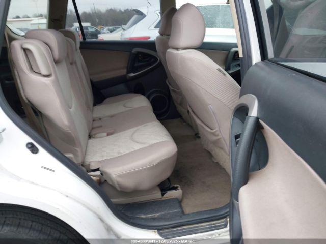 Toyota RAV4 Image 17