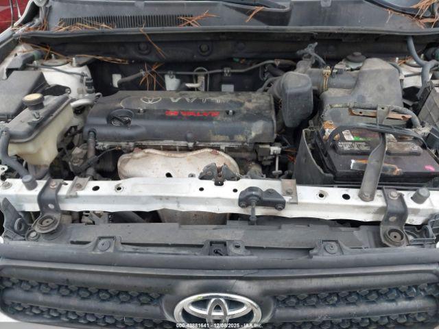 Toyota RAV4 Image 2