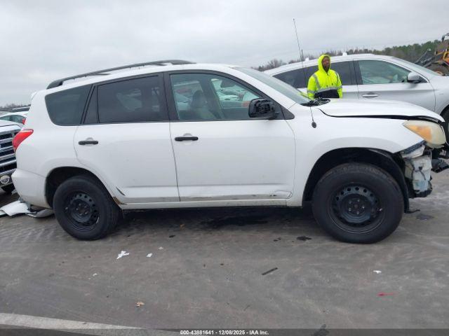 Toyota RAV4 Image 11