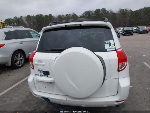 Toyota RAV4 Image 15