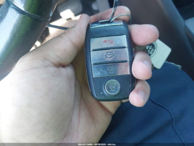 Kia Optima Lx Turbo Image 9