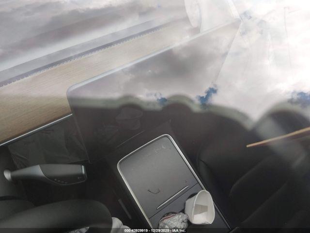 Tesla Model 3 Standard Range Plus Rear-wheel Drive Image 11