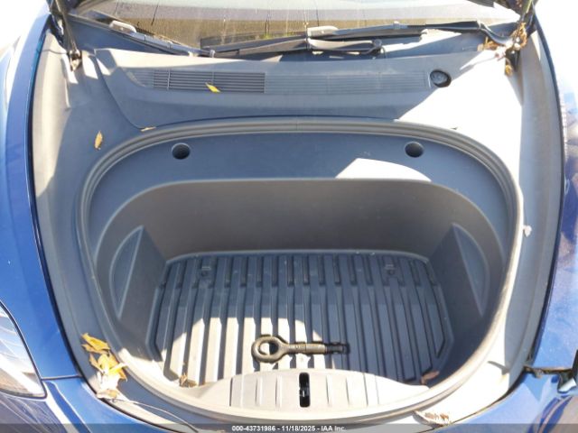 Tesla Model 3 Rear-wheel Drive Image 3